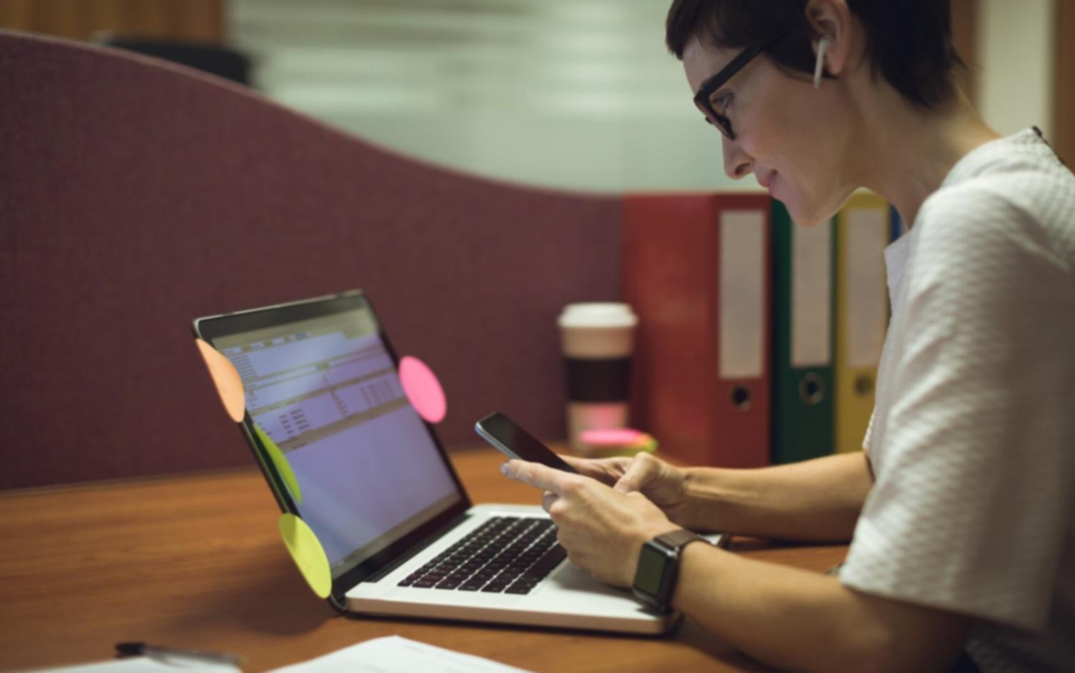 Session de formation interactive montrant l'approche pédagogique centrée sur les échanges